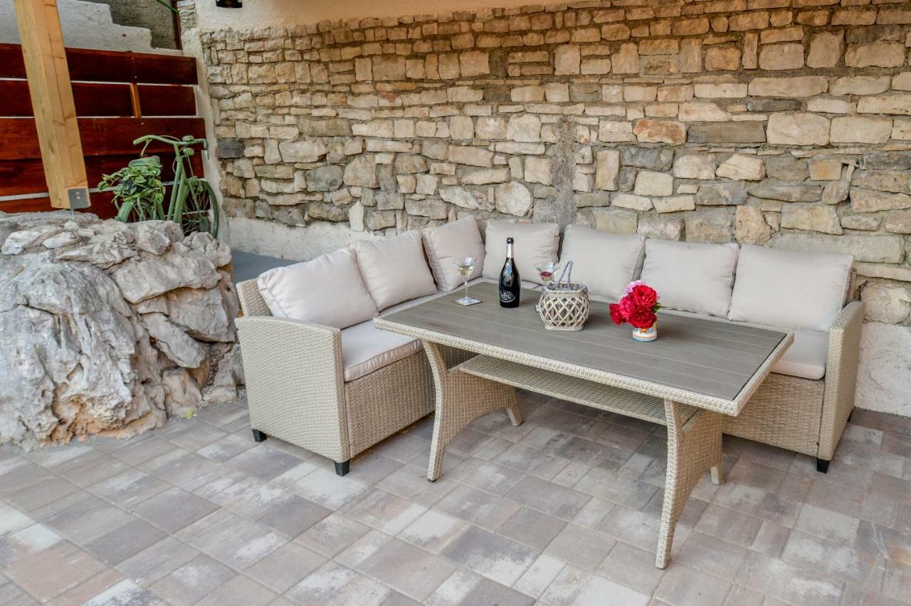 Vintage Garden Apartment Pula Exterior photo
